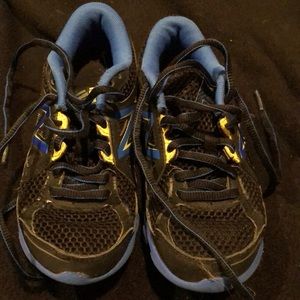 Lightly used new balance sneakers